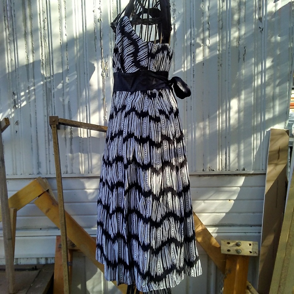 AGB geometrical black and white dress size 8 - Picture 4 of 8